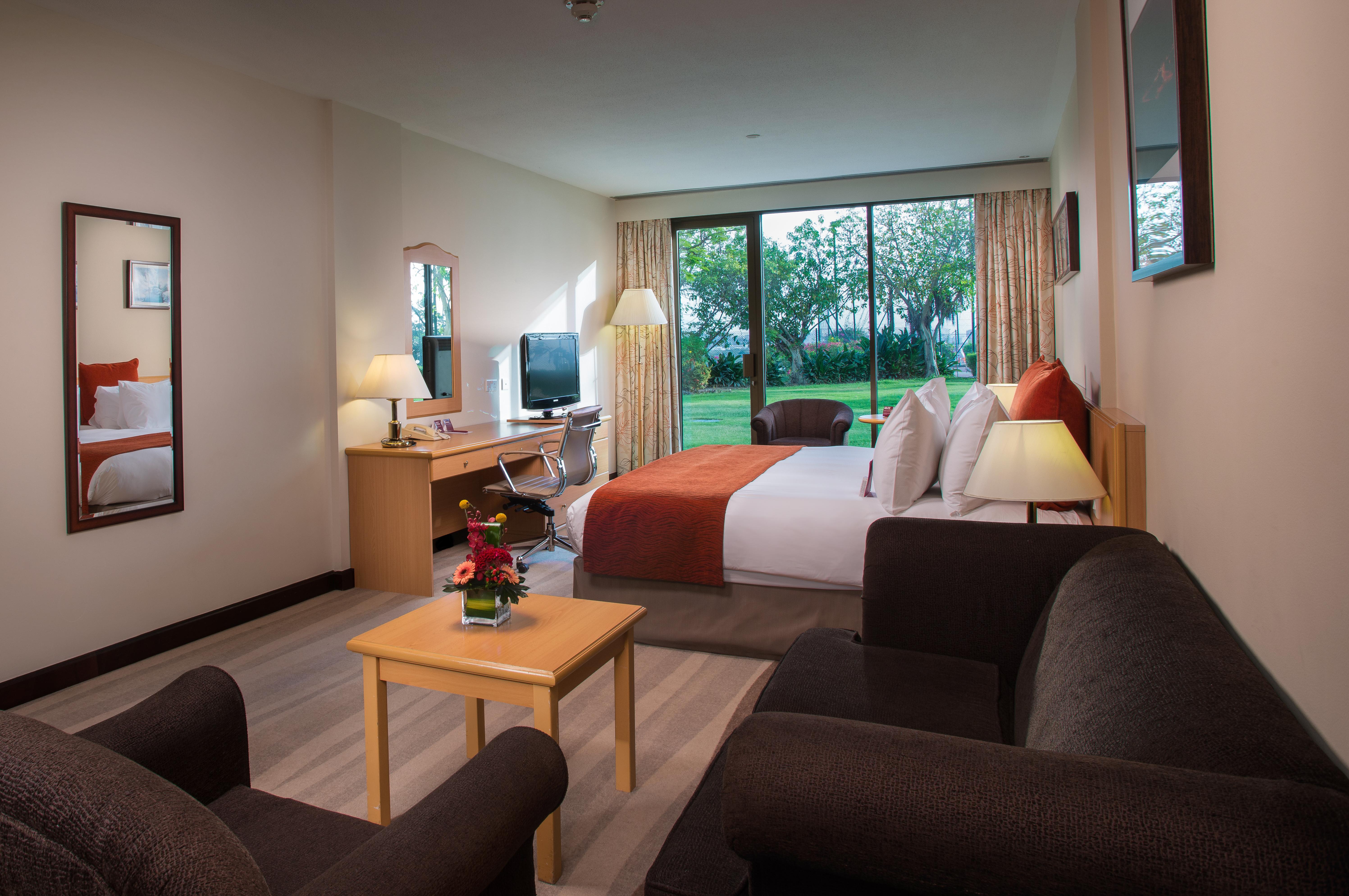 Hotel Crowne Plaza Muscat By Ihg Esterno foto