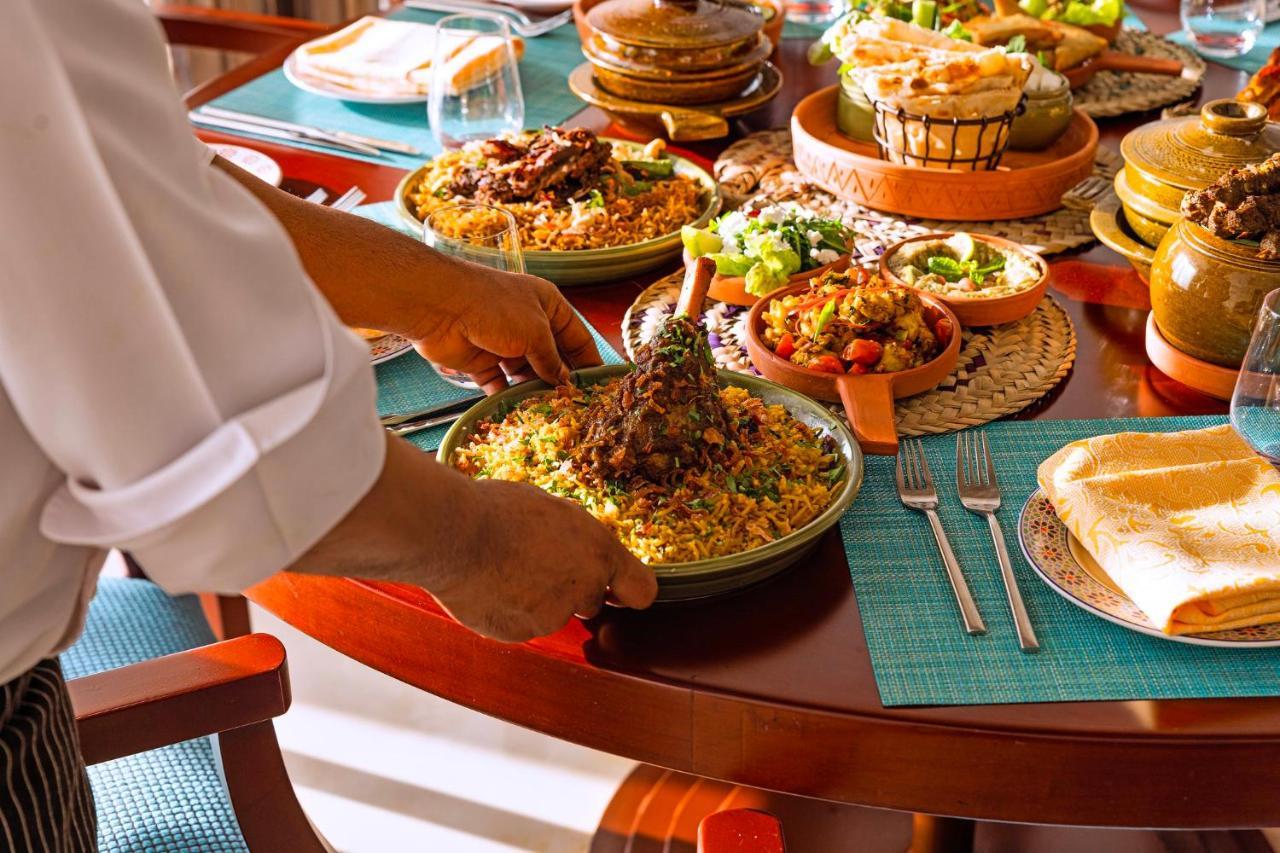 Hotel Crowne Plaza Muscat By Ihg Esterno foto