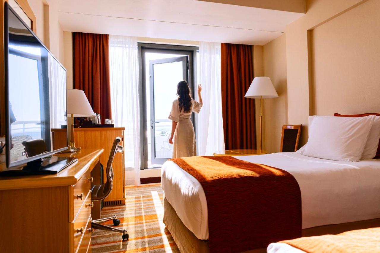 Hotel Crowne Plaza Muscat By Ihg Esterno foto
