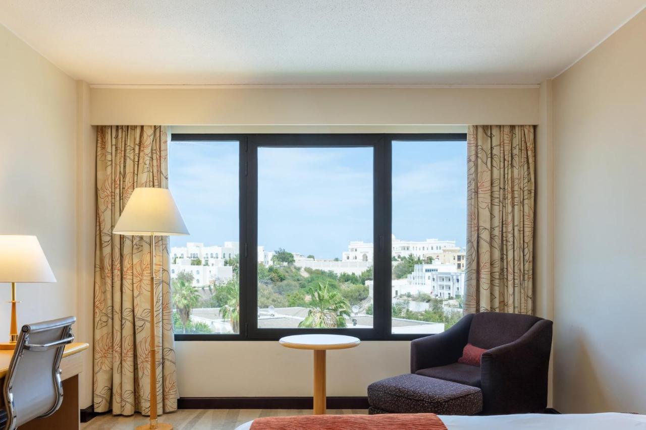 Hotel Crowne Plaza Muscat By Ihg Esterno foto