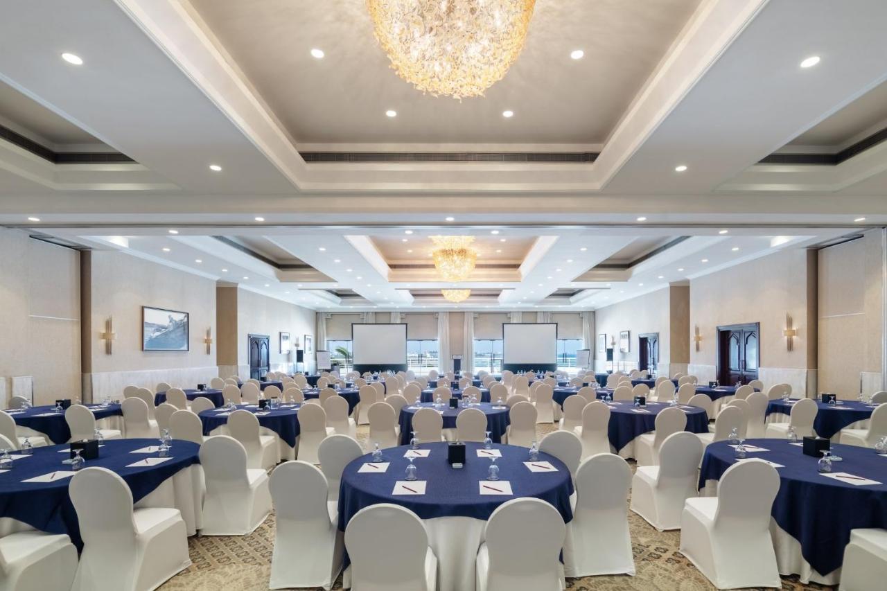 Hotel Crowne Plaza Muscat By Ihg Esterno foto