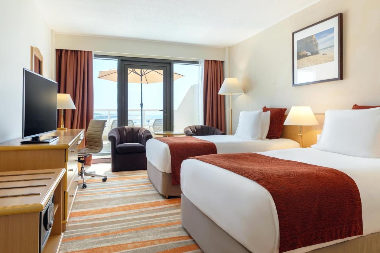 Hotel Crowne Plaza Muscat By Ihg Esterno foto