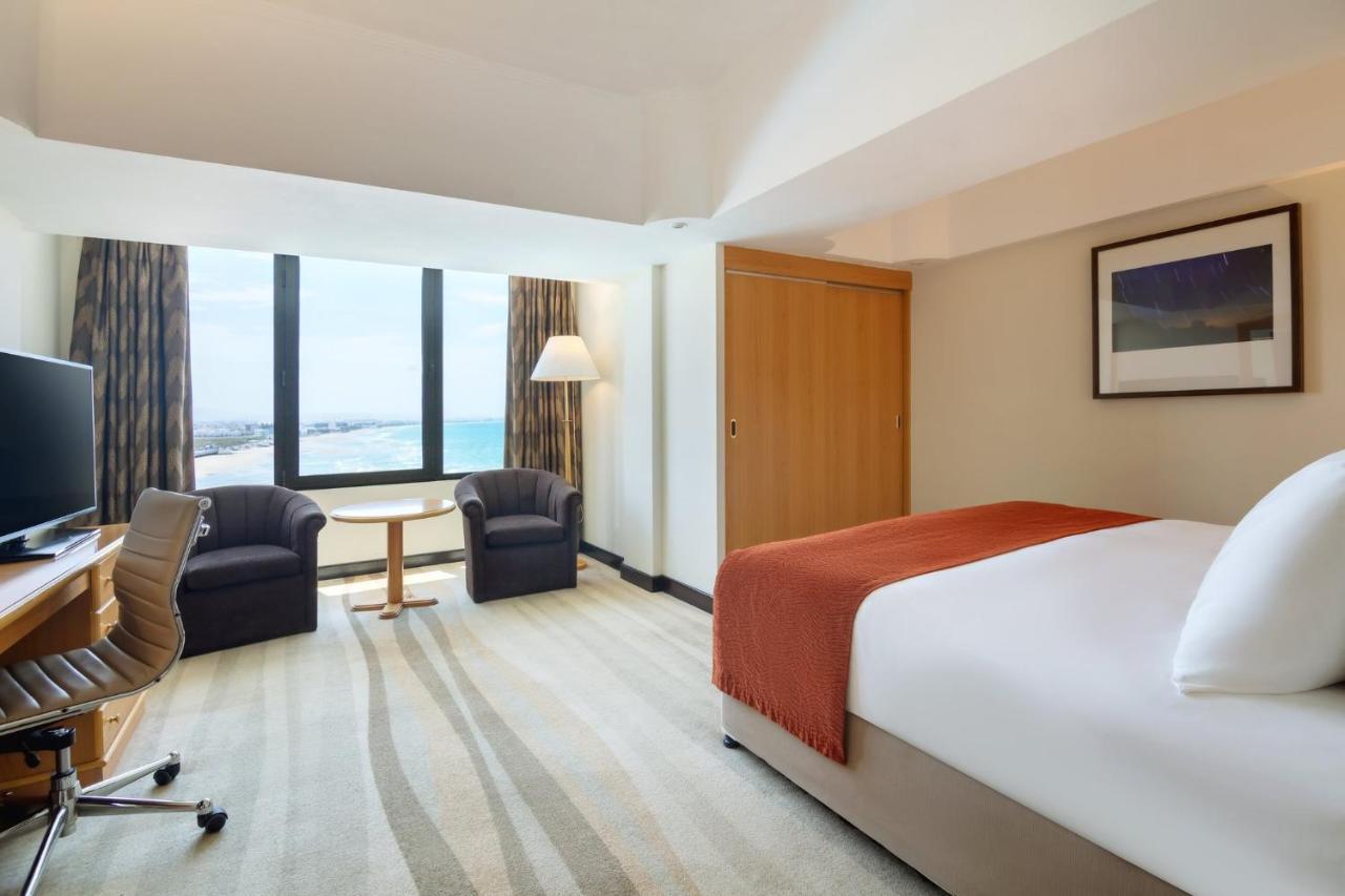 Hotel Crowne Plaza Muscat By Ihg Esterno foto