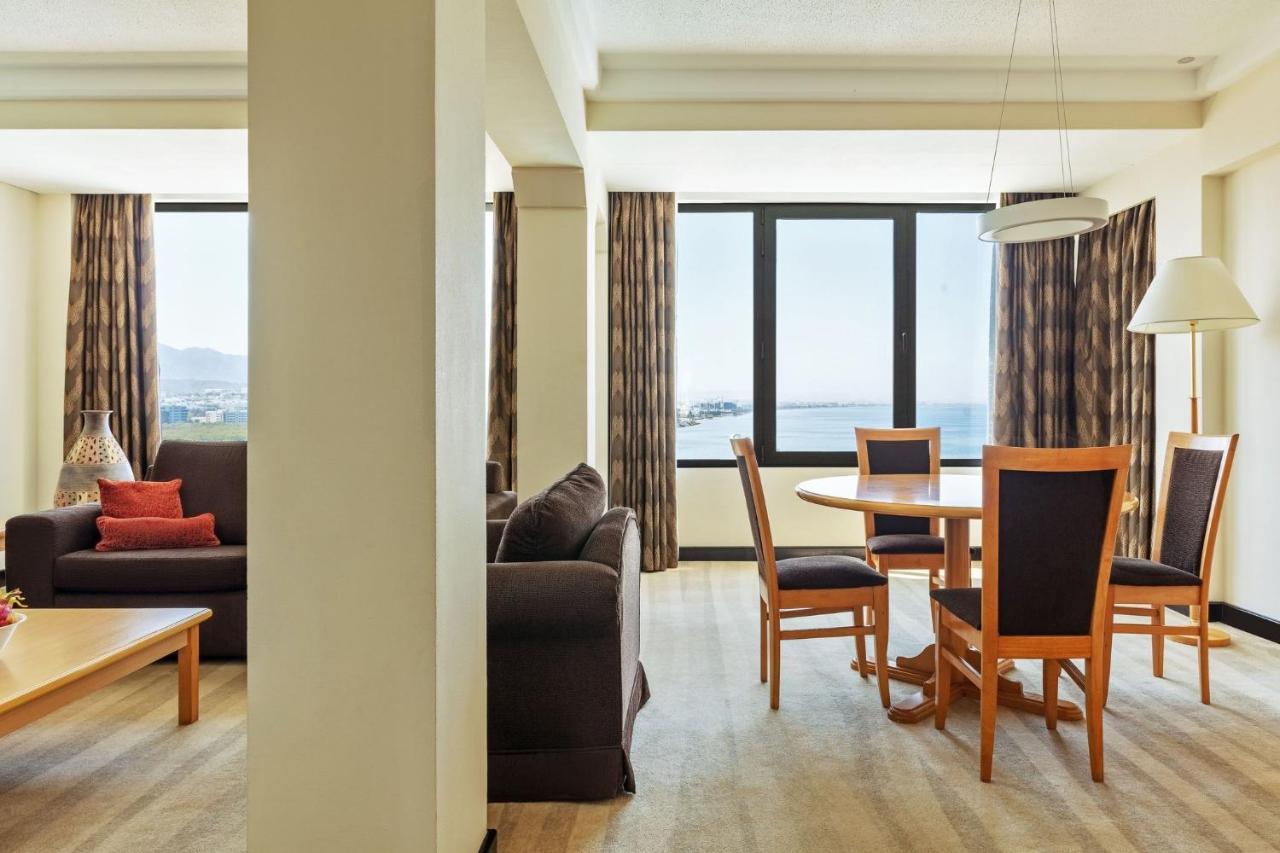 Hotel Crowne Plaza Muscat By Ihg Esterno foto