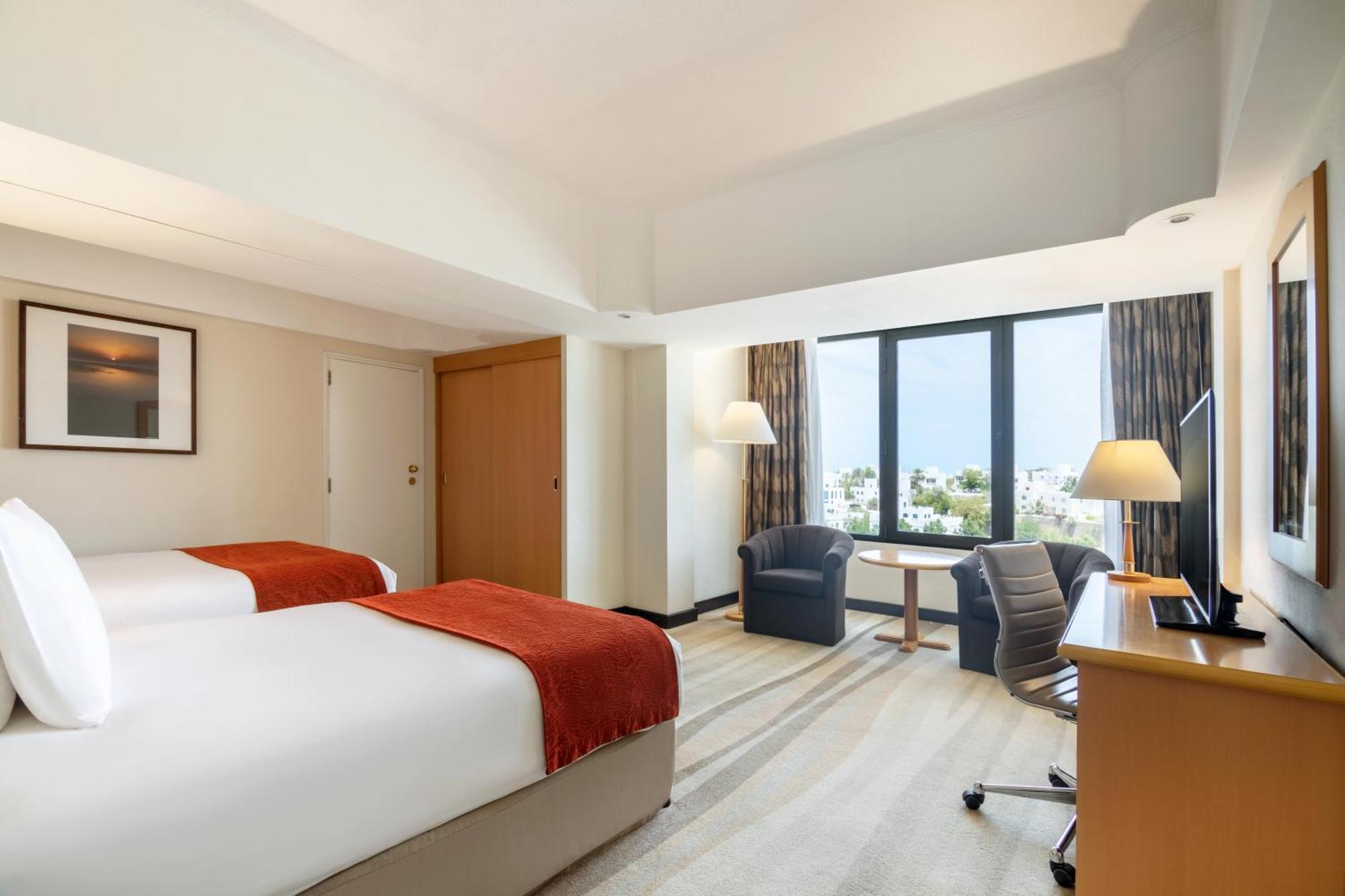 Hotel Crowne Plaza Muscat By Ihg Esterno foto
