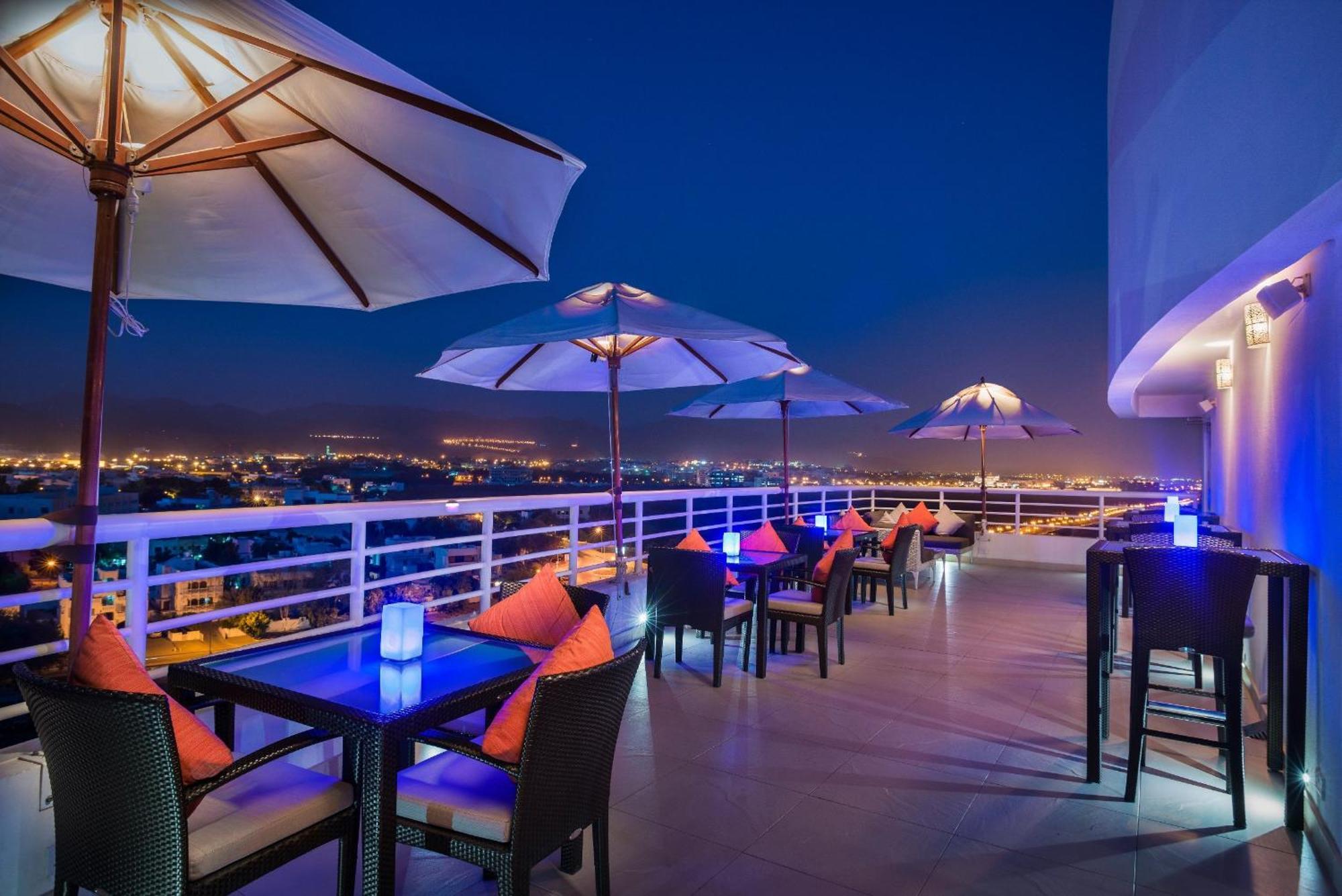 Hotel Crowne Plaza Muscat By Ihg Esterno foto