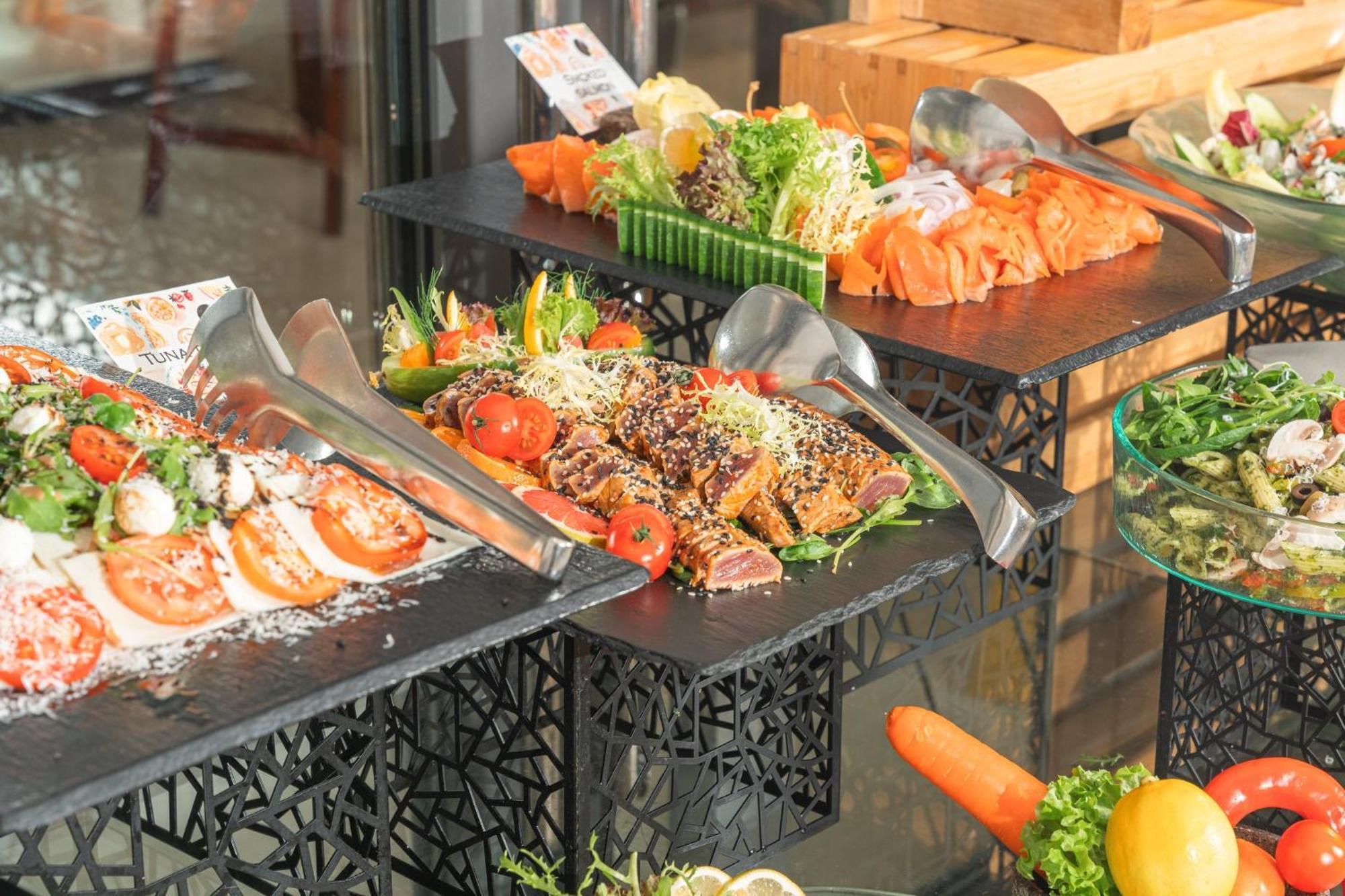 Hotel Crowne Plaza Muscat By Ihg Esterno foto